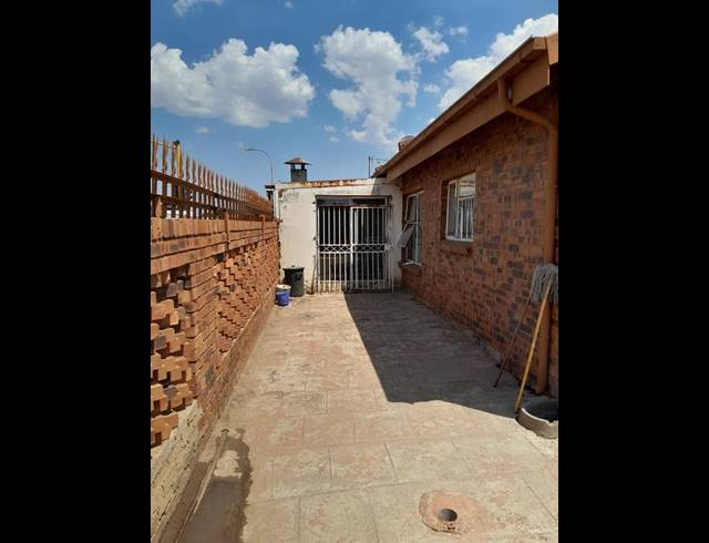 3 BEDROOM HOUSE FOR SALE IN TOKOZA